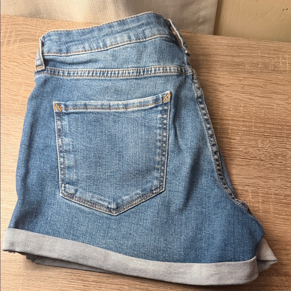 a.n.a Women's Classic Blue Jean Shorts - Picture 2 of 4
